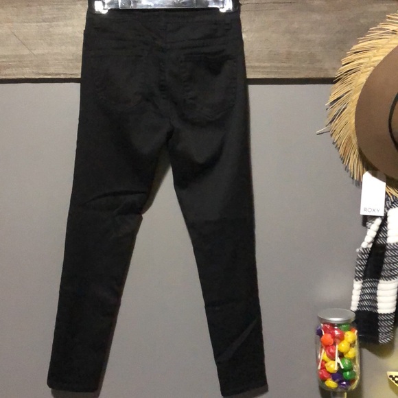 Le Chateau jeans - Picture 3 of 7